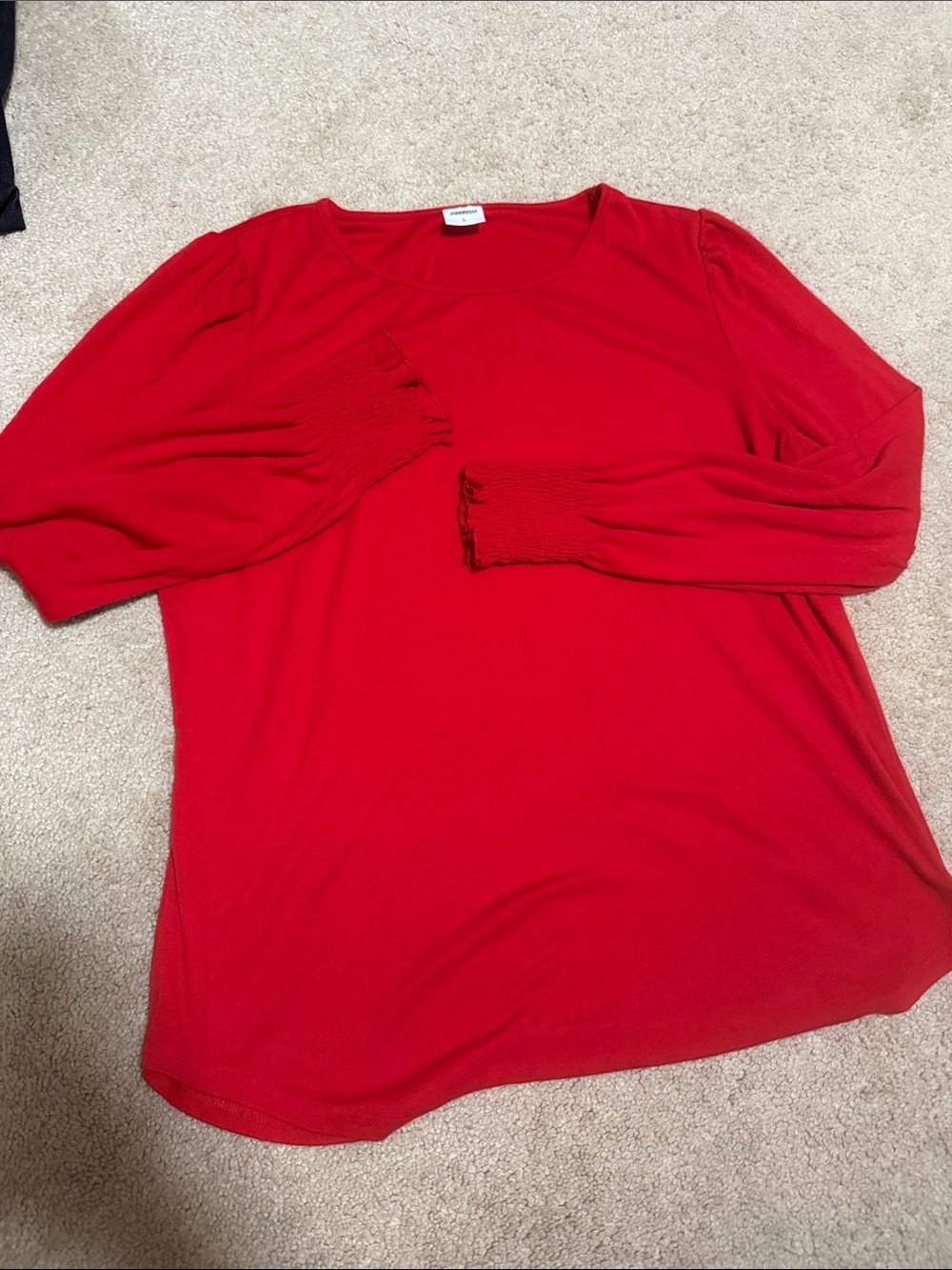 Women's Red Long-Sleeve Smocked Cuff Top